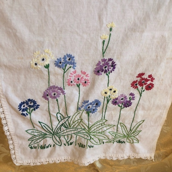 Vintage Hand Embroidered Dresser or Chest of Drawers Scarf - Picture 3 of 11